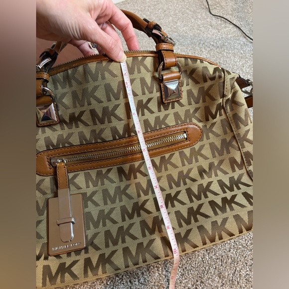 Michael Kors Calista Satchel with Crossbody strap - Picture 9 of 10